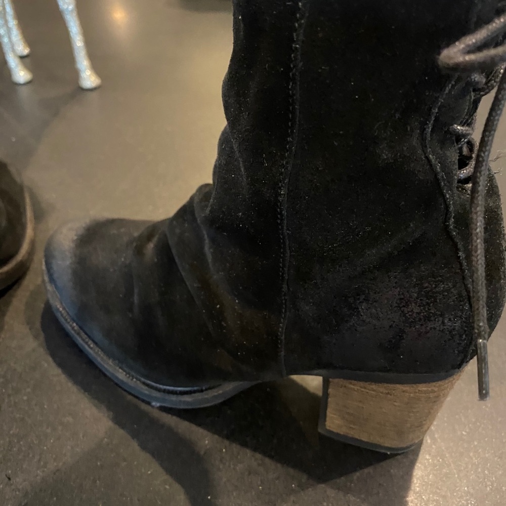 Trendy Black suede booties. Size 38